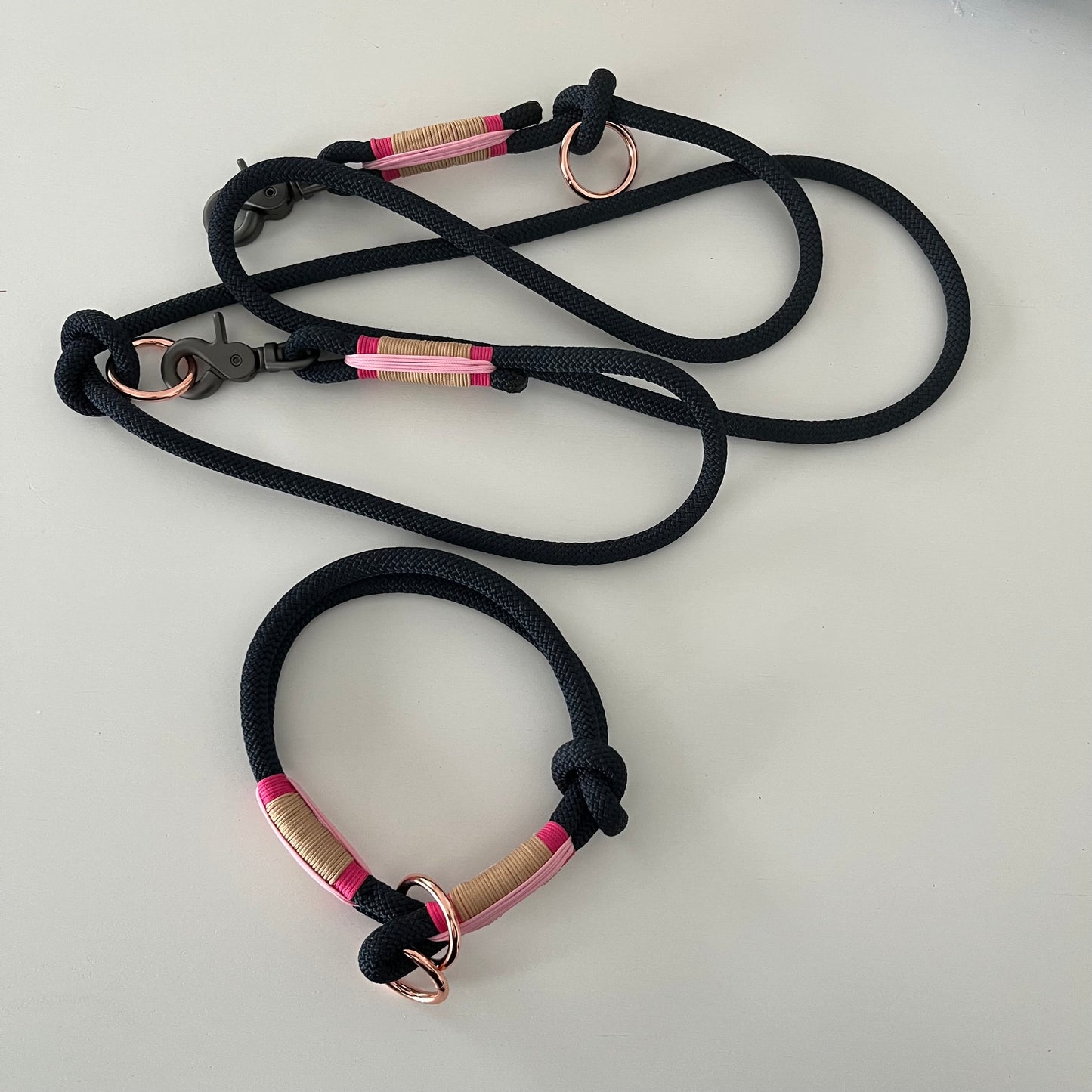 Wunderschönes Set Retriever Halsband und Leine, tiefseeblau,  Muster pink, rosa, sand Gr.S Einzelstück