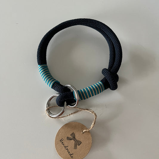 Retrieverhalsband mit Zugstop, tiefseeblau, aqua und sand, Größe S, verstellbar, Einzelstück