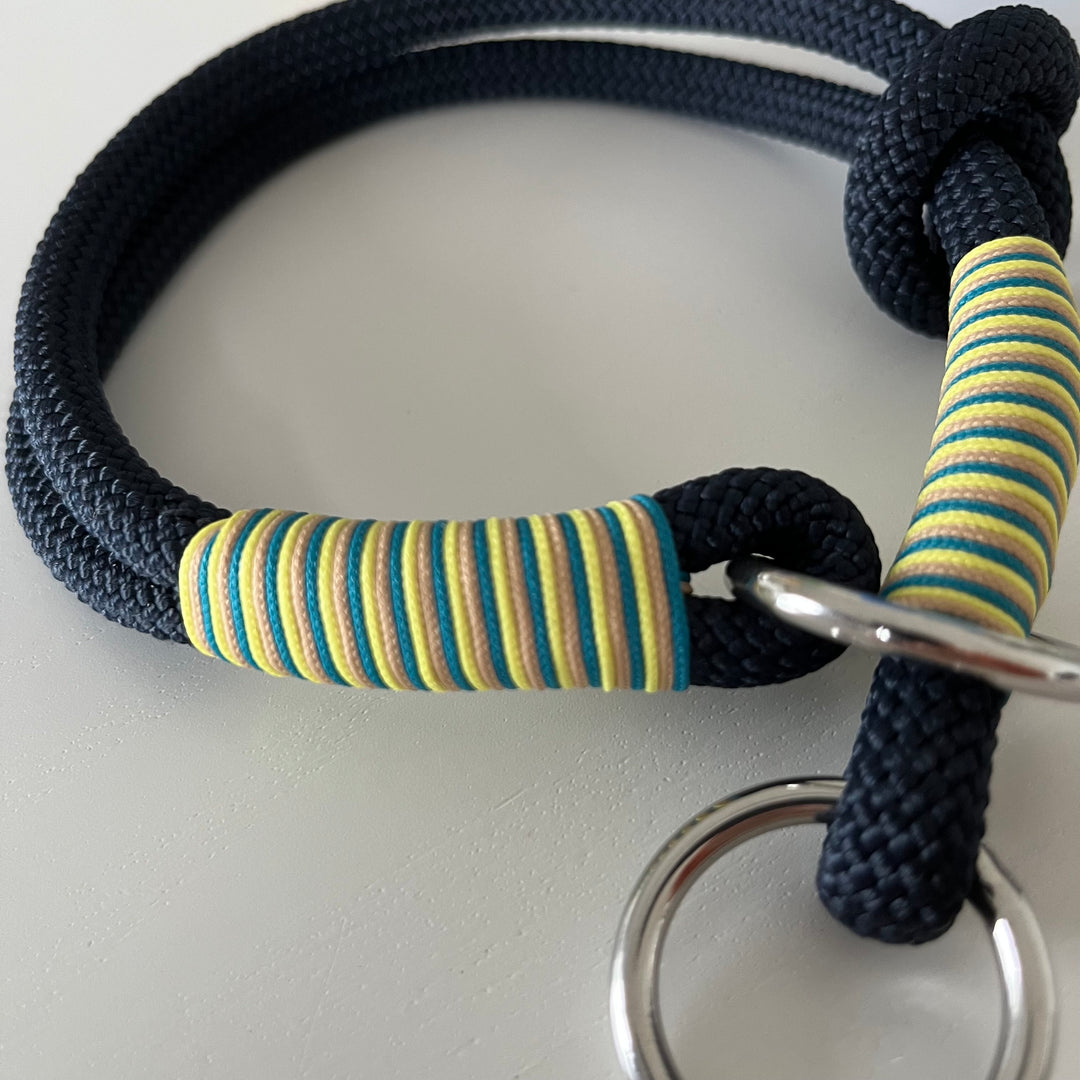 Retrieverhalsband mit Zugstop, tiefseeblau, aqua, gelb und sand, Größe S, verstellbar, Einzelstück